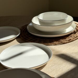 Service Pure -Blanc/Noir- 6 pers, 24 pcs