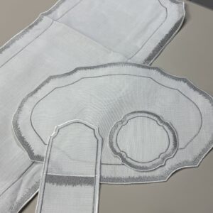 Ensemble de table en tissu brodé Saphir, Silver 19 pièces